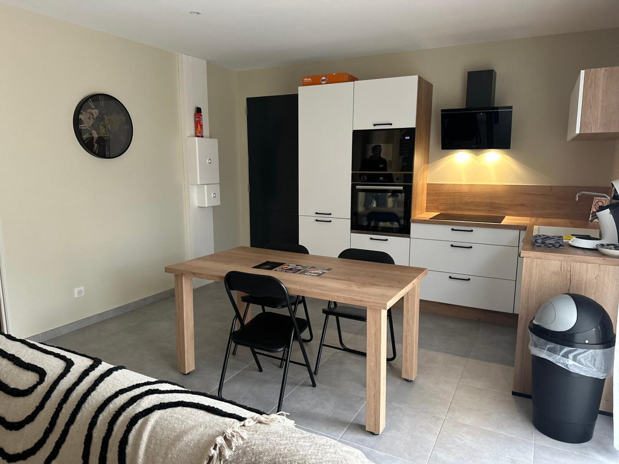 Maison T3 Dans Un Village Calme Saint-Mitre-les-Remparts Buitenkant foto