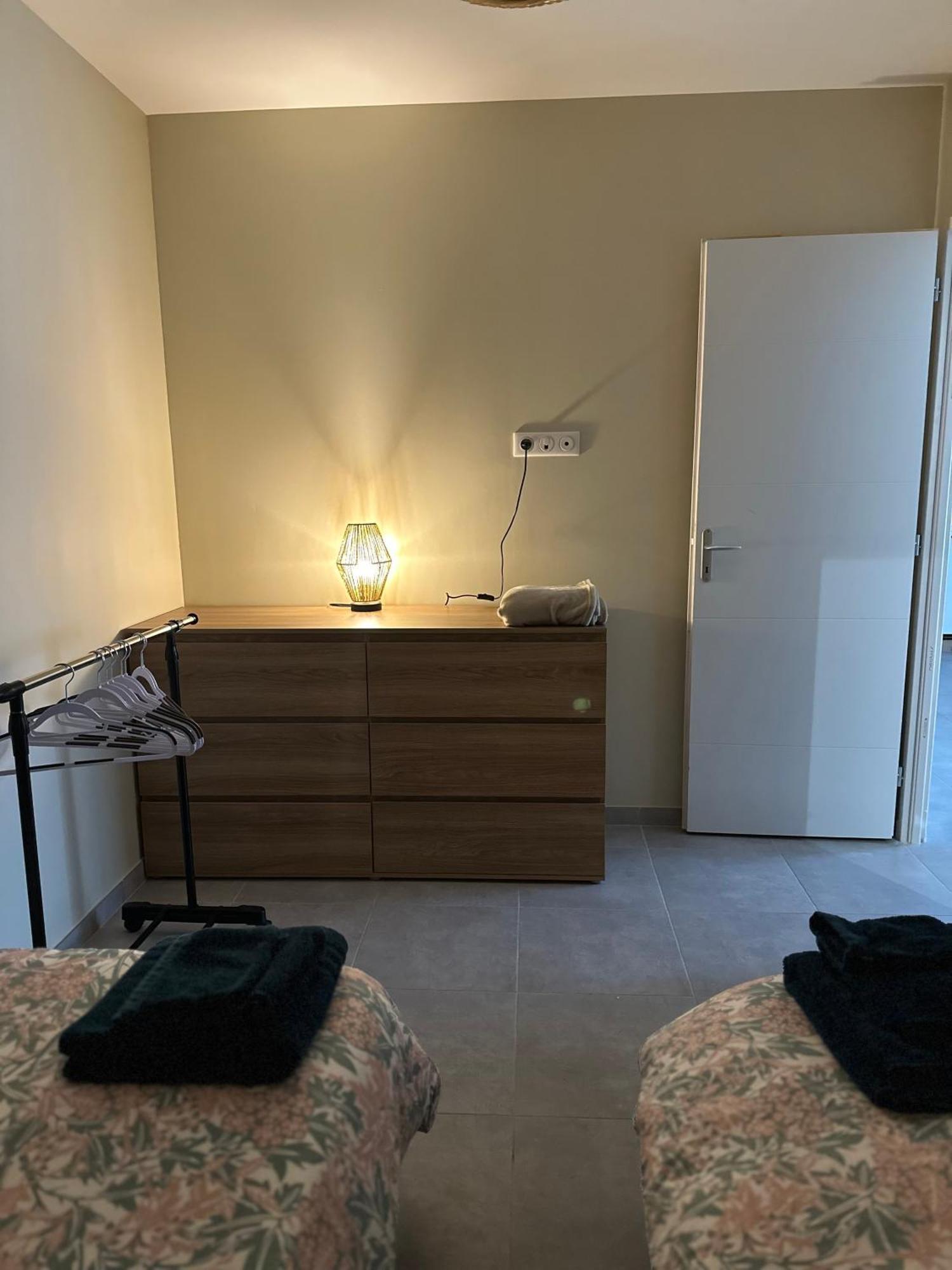 Maison T3 Dans Un Village Calme Saint-Mitre-les-Remparts Buitenkant foto
