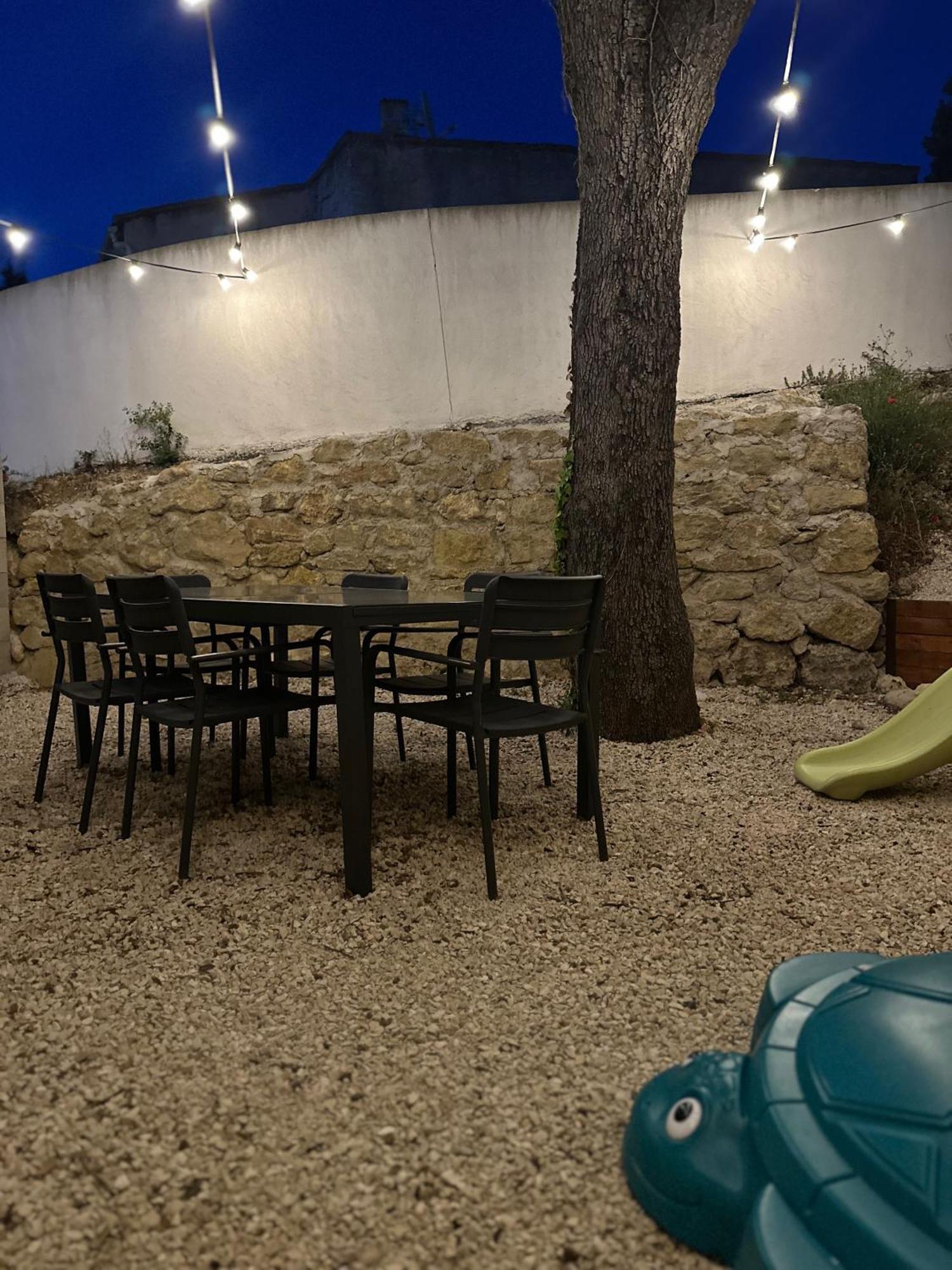 Maison T3 Dans Un Village Calme Saint-Mitre-les-Remparts Buitenkant foto