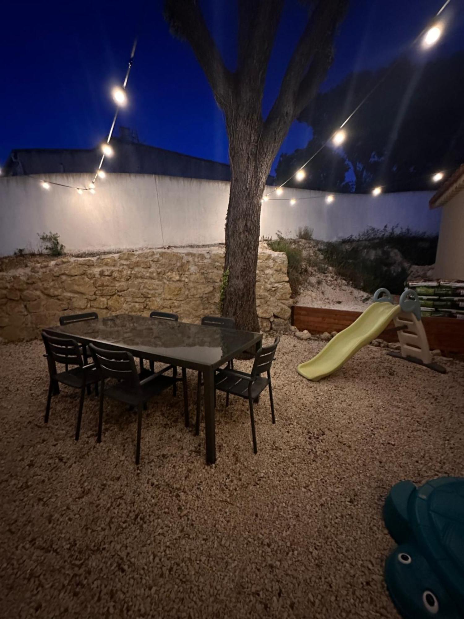 Maison T3 Dans Un Village Calme Saint-Mitre-les-Remparts Buitenkant foto